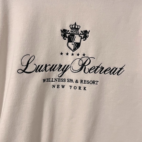 Zara Luxury Retreat New York Embroidered Oversized Sweatshirt - Picture 2 of 5